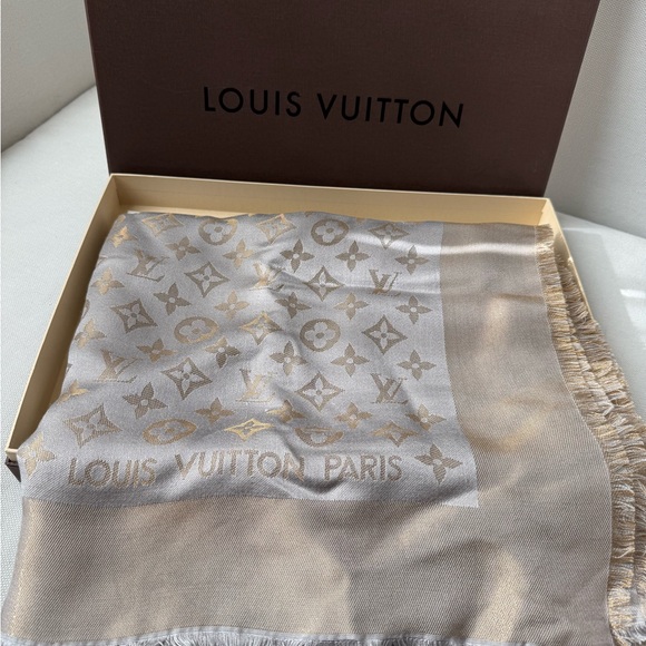 LOUIS VUITTON Monogram Shine Silk Shawl - Picture 3 of 10
